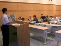 ガイダンスルームでの概要説明