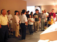 特別展を実際に観覧しながらの解説