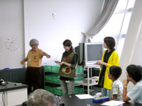 いろいろな小道具も使って楽しい解説です