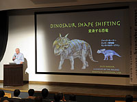 特別展講演会「Dinosaur Shapeshifting -変身する恐竜たち-」のイメージ