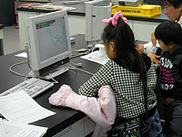 恐竜ふれあい教室「親子で恐竜年賀状をつくろう！」のイメージ