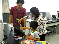 ちぢめてキーホルダーにします。