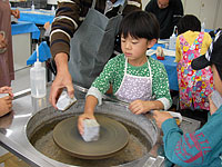 機械で粗く面をみがいていきます。