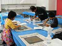 磨き粉を付けて、さらにみがいていきます。