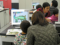 キーホルダーになる恐竜の絵をかこう