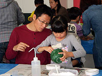 恐竜ふれあい教室「親子で化石のレプリカをつくろう！」のイメージ