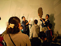 「これはカマラサウルスの胸骨でした。」