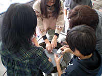 機械で粗く形を整えます。