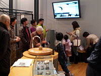 ダイノラボの電子顕微鏡で取った微化石を見ます。