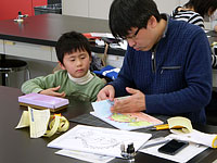 パネル貼りはていねいに。