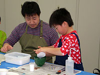 レプリカに使う石こうをつくります