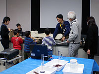 様々な大腿骨を計測します。