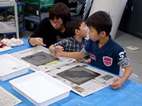 博物館自然教室「石をしらべよう －岩石プレパラートを作ろう！－」のイメージ