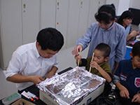 スライドグラスに写し取ります。