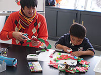 だんだんと、にぎやかなリースになりました。