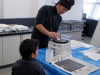 グラインダーで形を整えます。