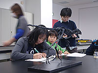 恐竜の骨の特徴も観察します。