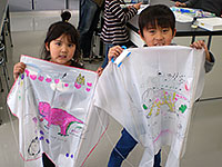 ボクの恐竜タコできたよ！うまくとぶかな？