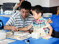 作ったレプリカに色をぬります。