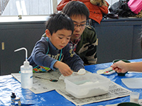 恐竜ふれあい教室「親子で化石のレプリカをつくろう！」のイメージ