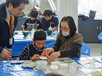 せっこうがかたまったら、そーっとはずします。