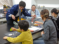 博物館自然教室「恐竜時代から生きていた植物を使って遊んでみよう」のイメージ