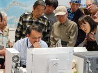 探偵のように様々な状況証拠を積み重ねていきます。