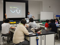 様々な形の骨化石を紹介しています。