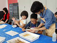 恐竜ふれあい教室「宝探し！金色の鉱物をさがそう！」のイメージ