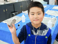 表面に化石の模様が見える、スベスベの石になりました。