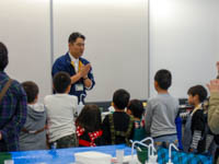 レプリカづくりのお話をしています。