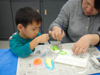 できたレプリカにすきな色をぬっていきます。