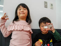 薄片はラミネートしてお土産にしました。