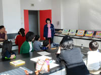 恐竜パズルのつくり方をお話ししています。