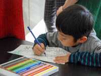 まずは、ぬり絵に挑戦です。