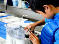 グラインダーで大まかに形を整えます。