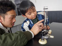 薬液をきちんとはかってつくります。