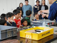 レプリカづくりについてのお話をしています。