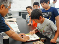 博物館自然教室「恐竜の骨を切ってみた 〜骨からわかる恐竜の成長〜」のイメージ