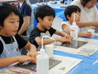 断面を薄片にして観察します。