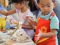 恐竜の色をそうぞうでぬってみましょう