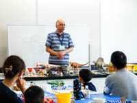 最初に恐竜のもけいづくりのお話をします。