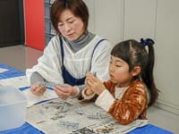 レプリカの歯の形を観察して、その特徴を調べます