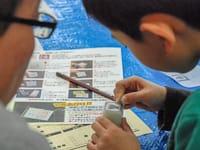 ハンコにする石に絵をうつしました