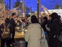 展示室の恐竜を実際に見て、調べたことを確かめます。