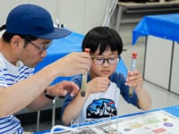 土砂の中で粒子の粗さが違うのが見えるでしょうか。