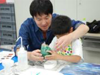 恐竜ふれあい教室「親子で化石のレプリカをつくろう！」のイメージ