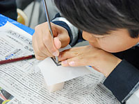 ハンコにする石に絵をうつしました