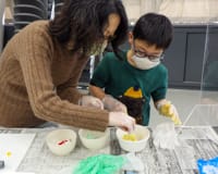 子ども工作教室「地層を意識しながら恐竜発掘せっけんを作ろう!」のイメージ