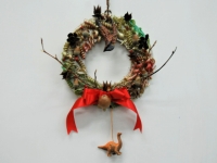 子ども工作教室「もうすぐクリスマス！恐竜リースをつくろう」のイメージ